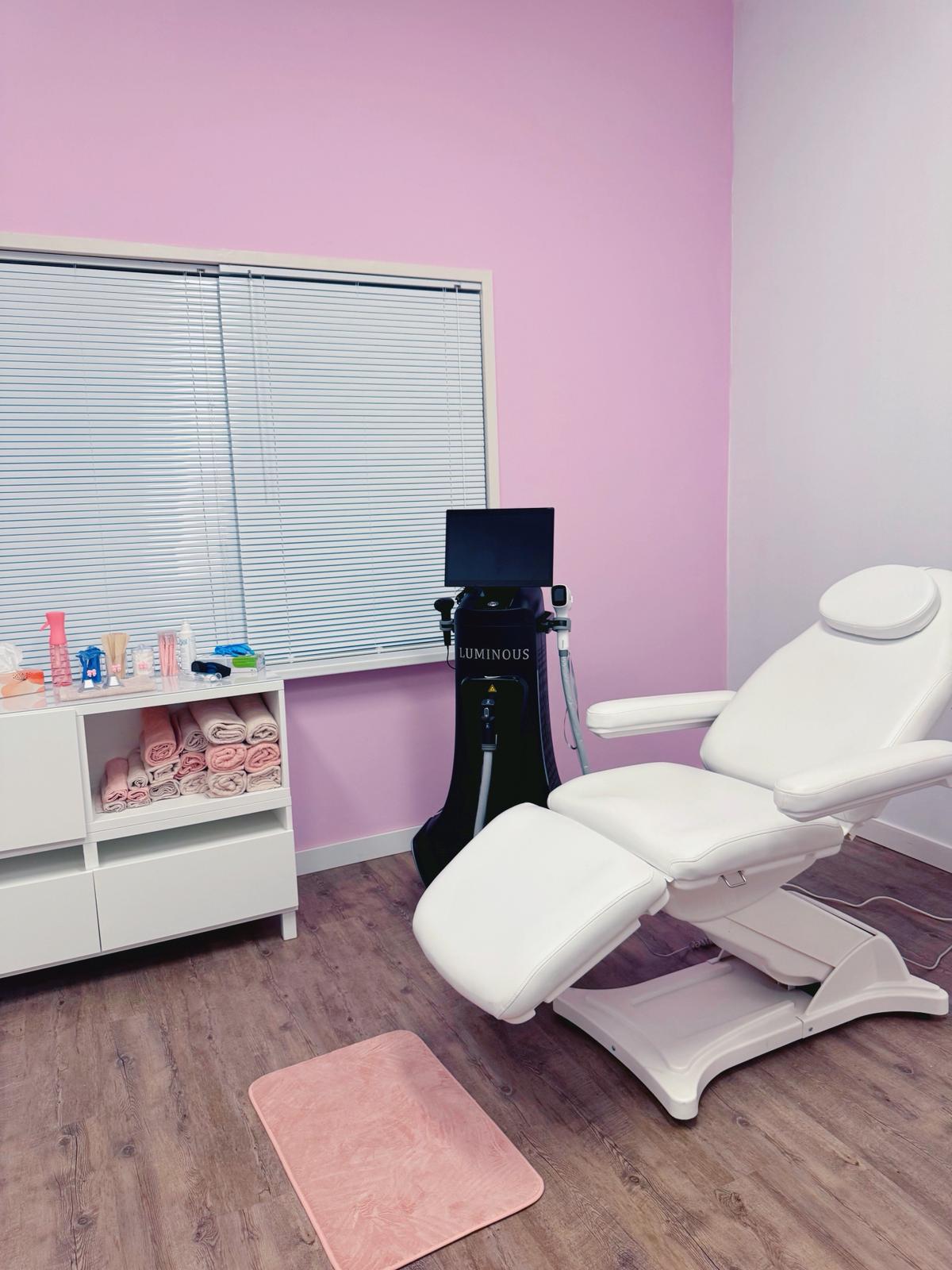 E Glow Beauty Clinic laserontharing